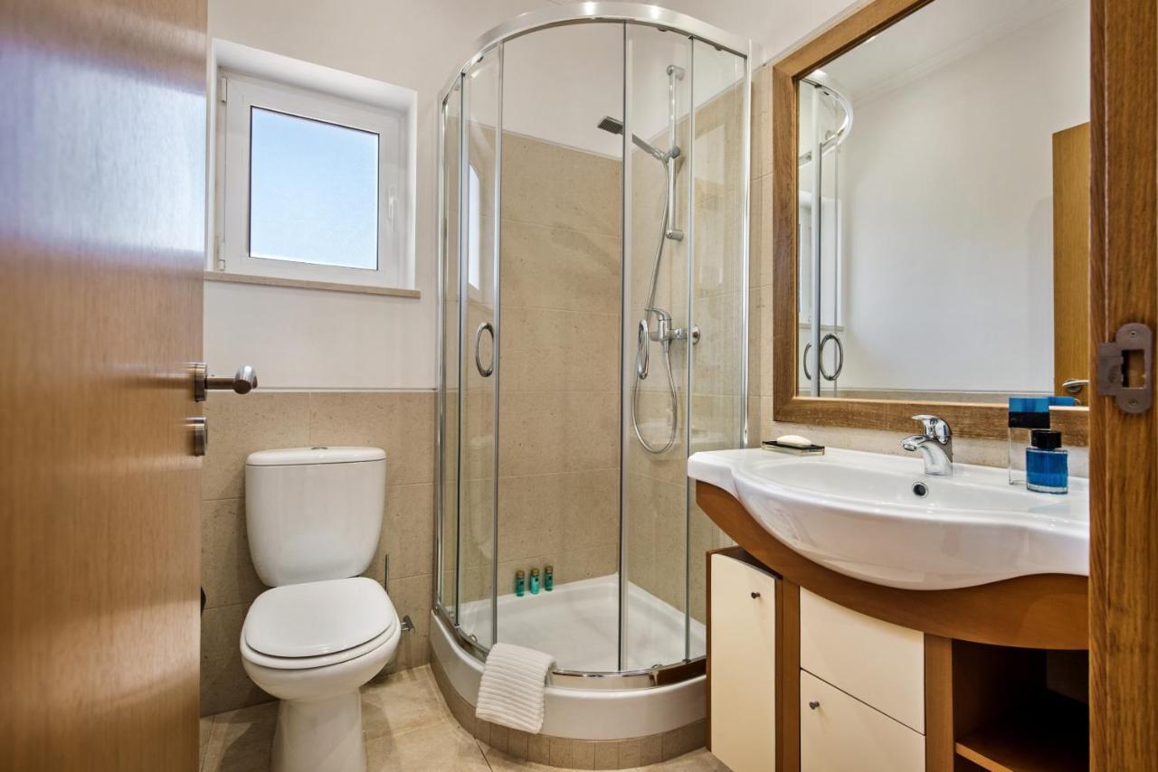 Luxurious First Floor Apartment Sleeps 4 Carvoeiro  Buitenkant foto
